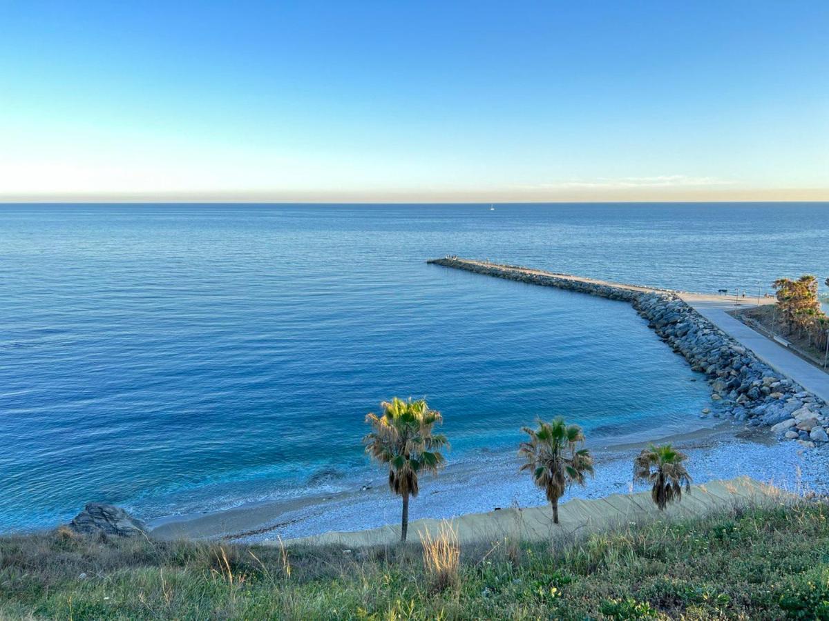 Modern Three-Level Apartment Near The Sea Benalmádena Eksteriør bilde